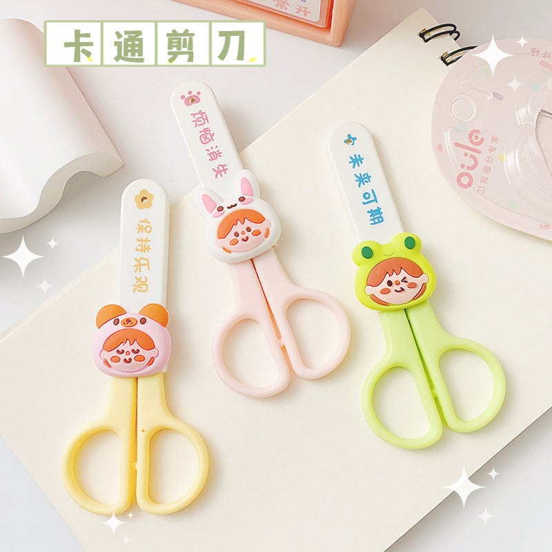 مقص صغير محمول لطيف على شكل كرتون سكين قطع ورق للأطفال مع غلاف واقي سكين قطع ورق للبنات على شكل قلب مقص يدوي - Image 3