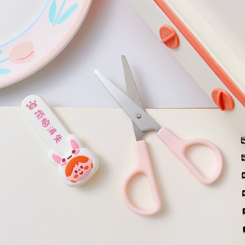 مقص صغير محمول لطيف على شكل كرتون سكين قطع ورق للأطفال مع غلاف واقي سكين قطع ورق للبنات على شكل قلب مقص يدوي - Image 1