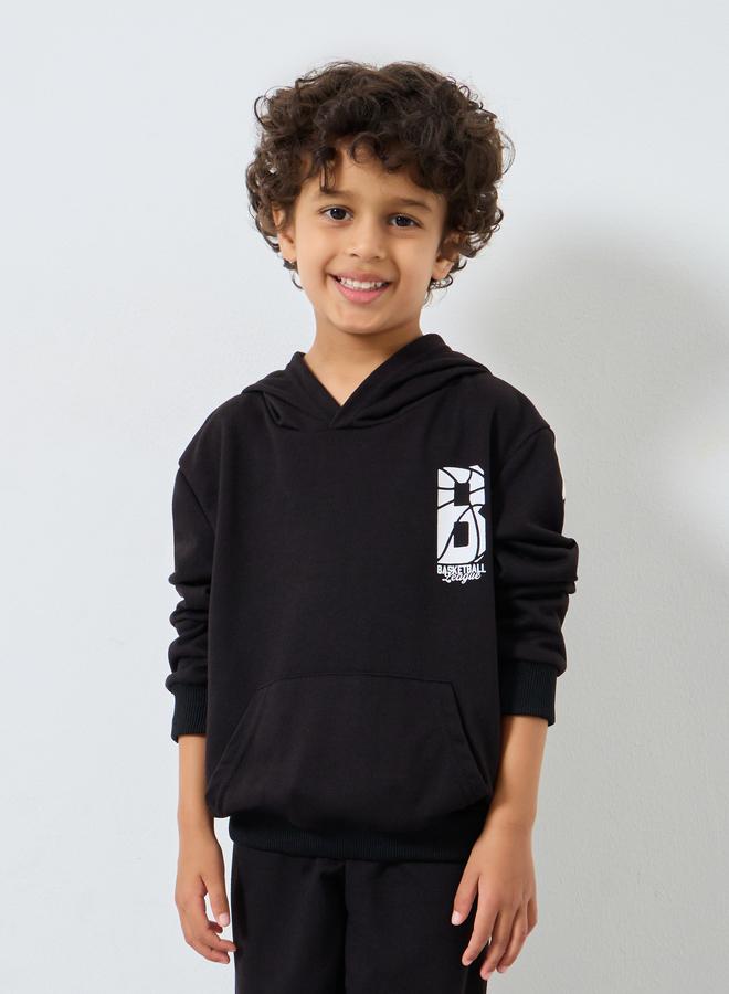 ستايلي طقم منسق من جوغر وهودي بطبعة جرافيك - Image 2