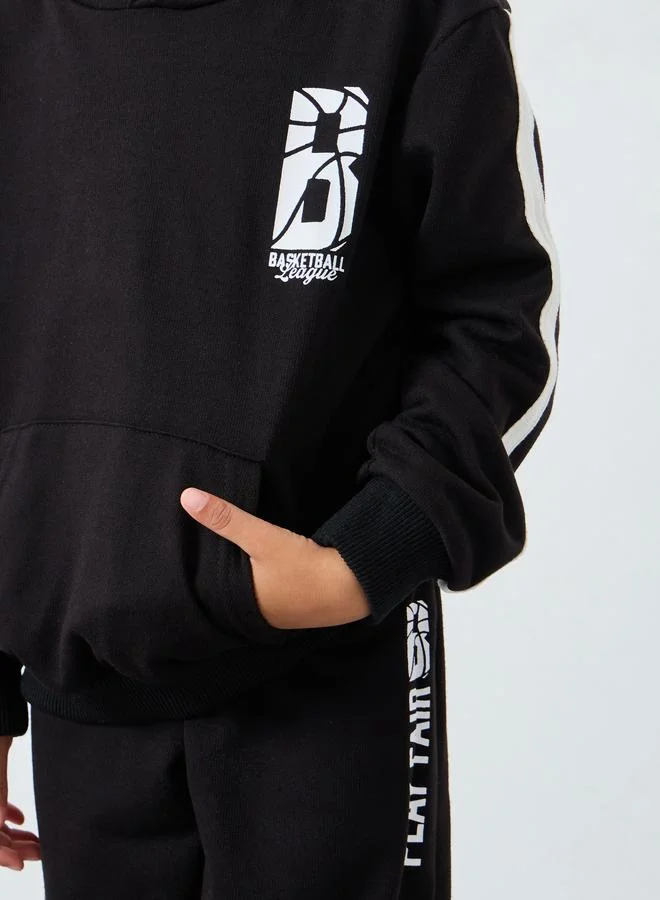 ستايلي طقم منسق من جوغر وهودي بطبعة جرافيك