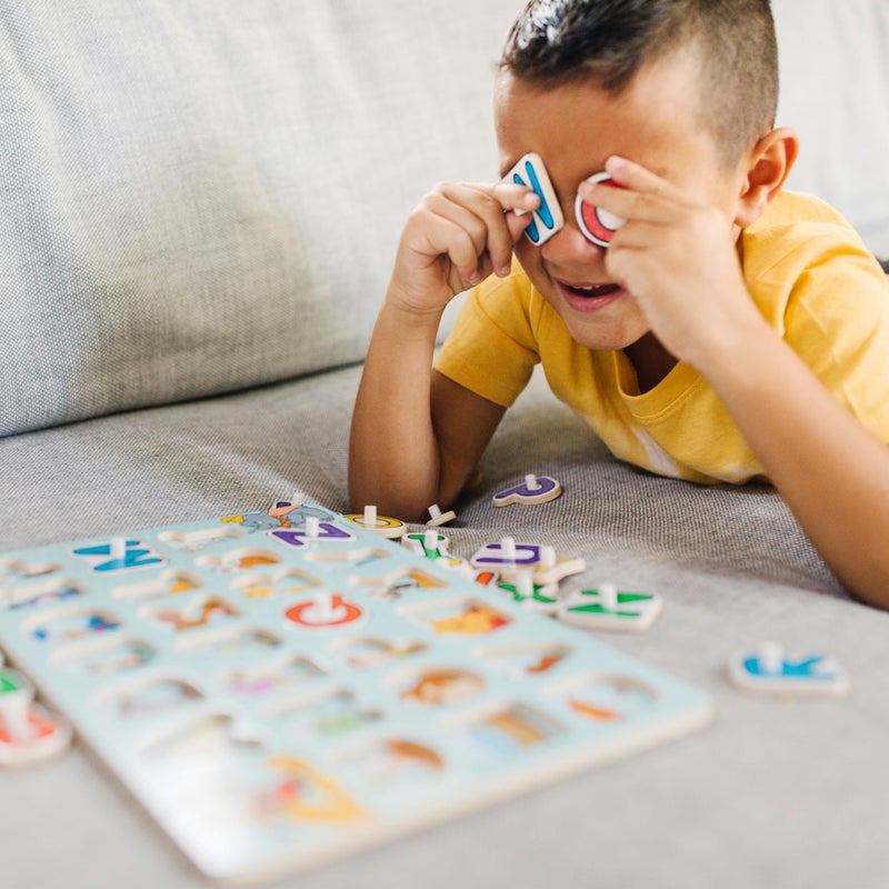 Melissa & Doug لعبة بازل خشبية بأحرف الأبجدية من ميليسا ودوج - كلاسيكيات ديزني (26 قطعة) - Image 2