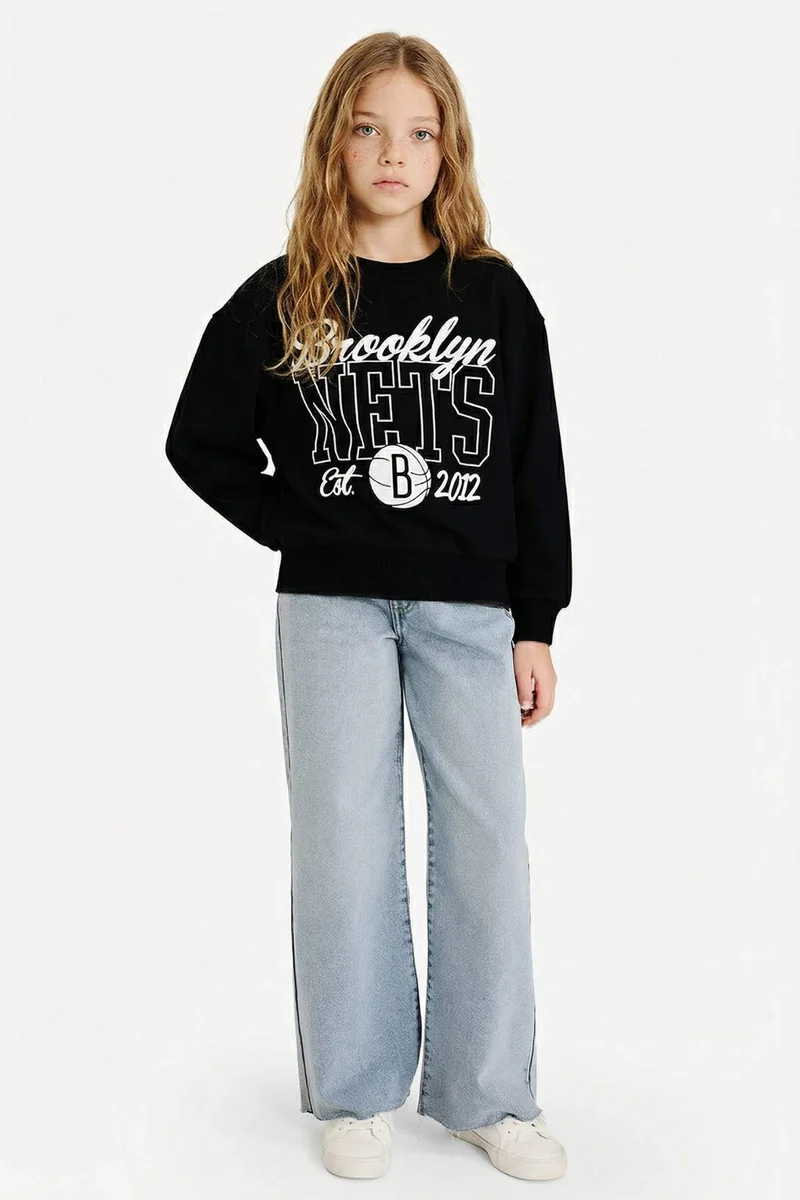 ديفاكتو Girl Oversize Fit Crew Neck Slogan Print Sweatshirt
