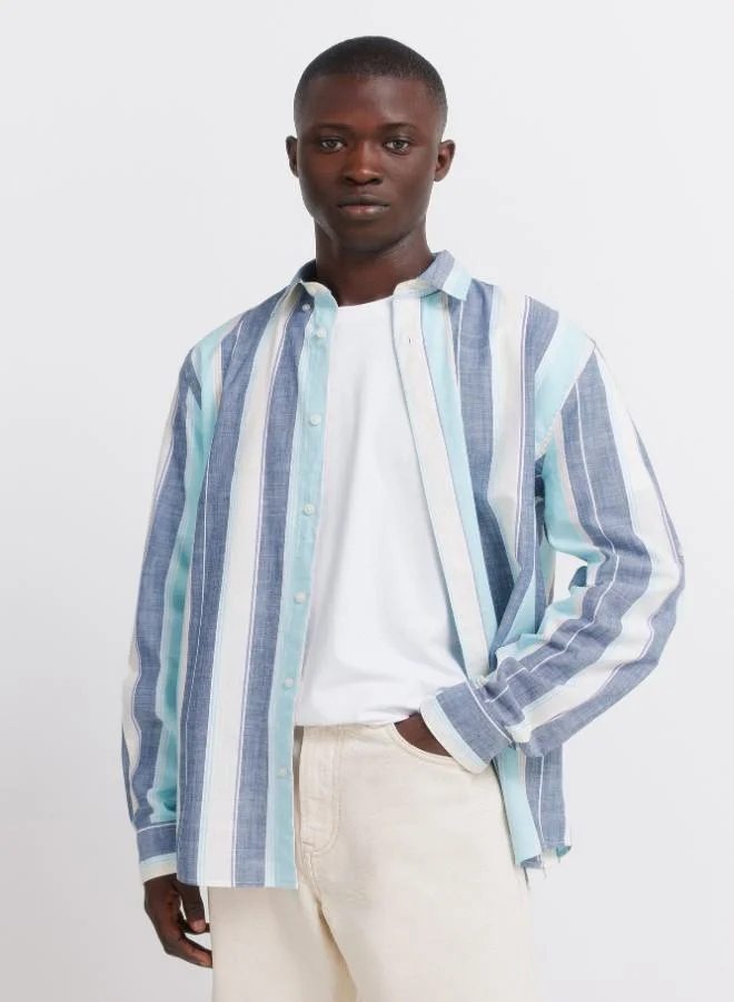 Striped lightweight 100% cotton long sleeve regular fit button-down collar shirt