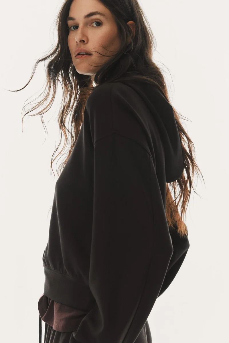 اتش اند ام هودي  من نسيج فائق النعومة