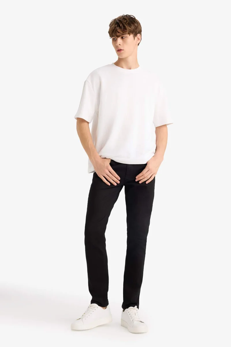ديفاكتو Pedro Slim Fit Regular Waist Skinny Leg Jeans