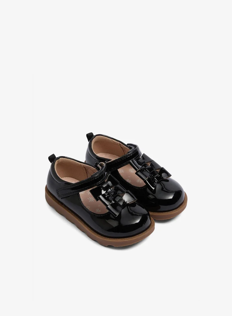 ماتلان حذاء أسود للبنات بتصميم حرف