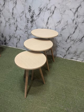 طقم طاولات متداخلة - طاولات قهوة وجانبية عصرية بتصميم بسيط وارجل خشبية - تصميم موفر للمساحة لغرفة المعيشة او غرفة النوم او المكتب (تصميم دائري - 2) - https://f.nooncdn.com/p/pzsku/Z95F25779ECA0AA991A22Z/45/_/1772648461/e90a754a-911b-4a82-a5db-4cfa7ce4693a.jpg