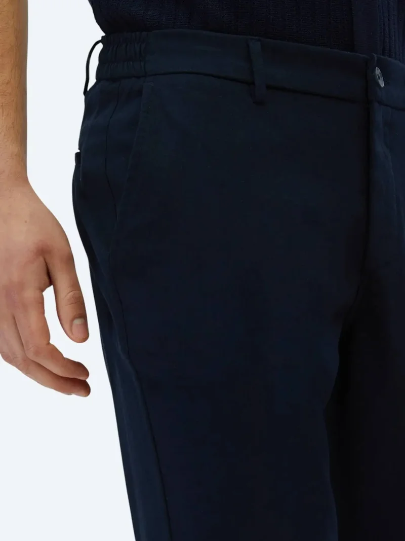 كيب بنطال رياضي كاجوال بلون كحلي منسوج بقصة مريحة