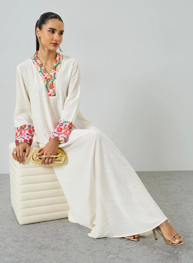 مكسيم كريشن جلابية طويلة بتفاصيل مُطرّزة