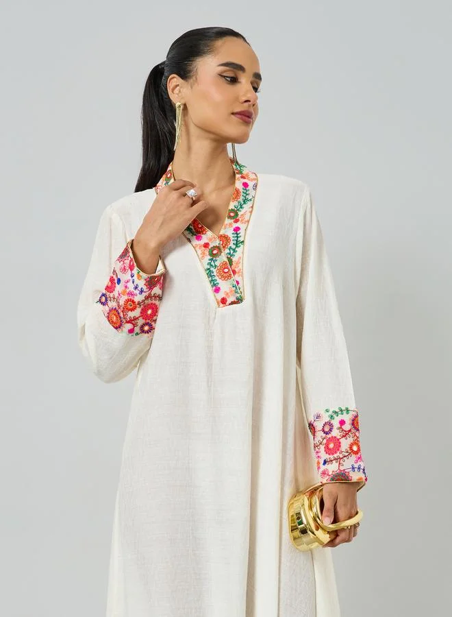 مكسيم كريشن جلابية طويلة بتفاصيل مُطرّزة