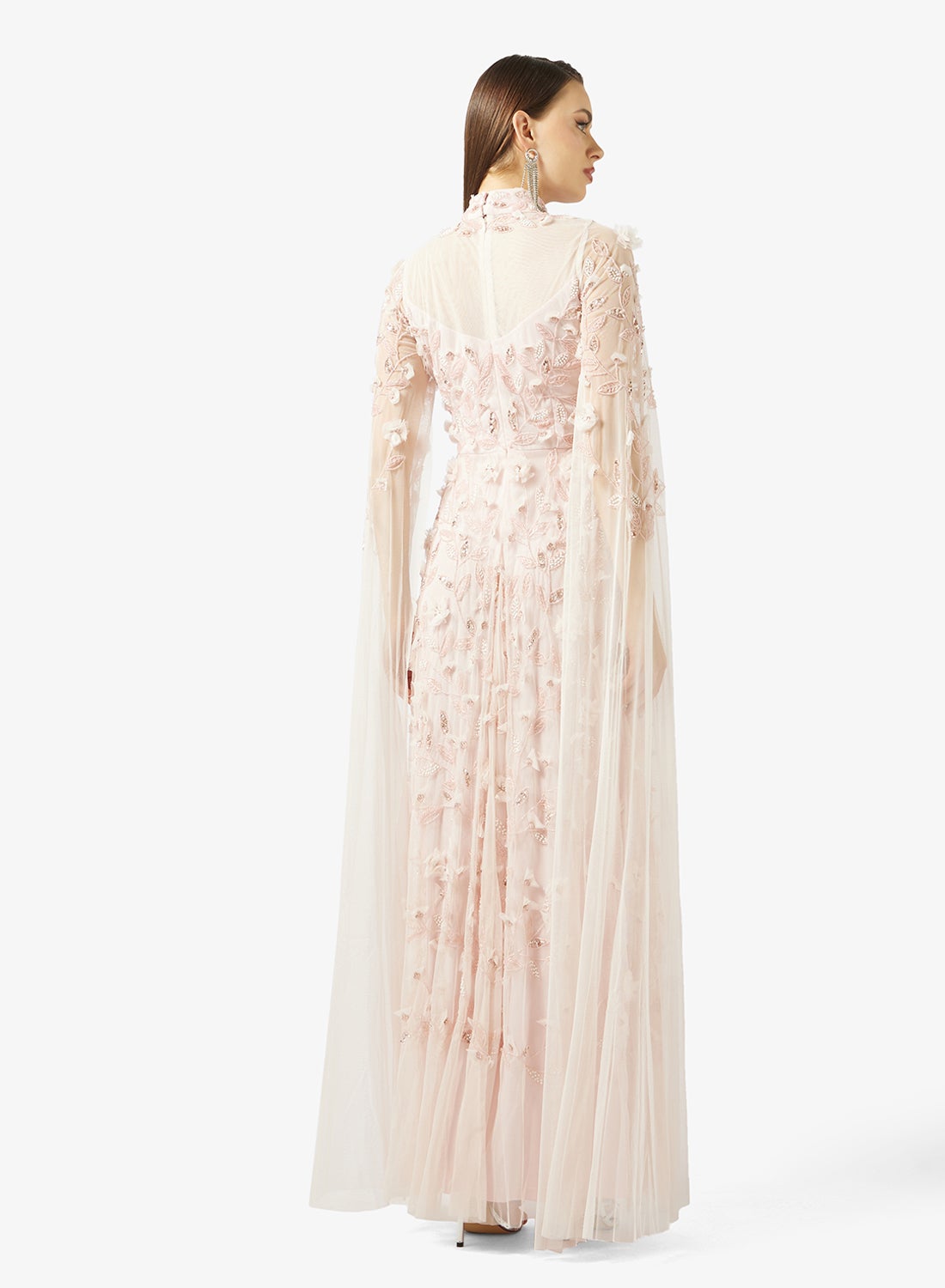 فستان سهرة مطرز بالزهور ثلاثية الأبعاد بأكمام كاب