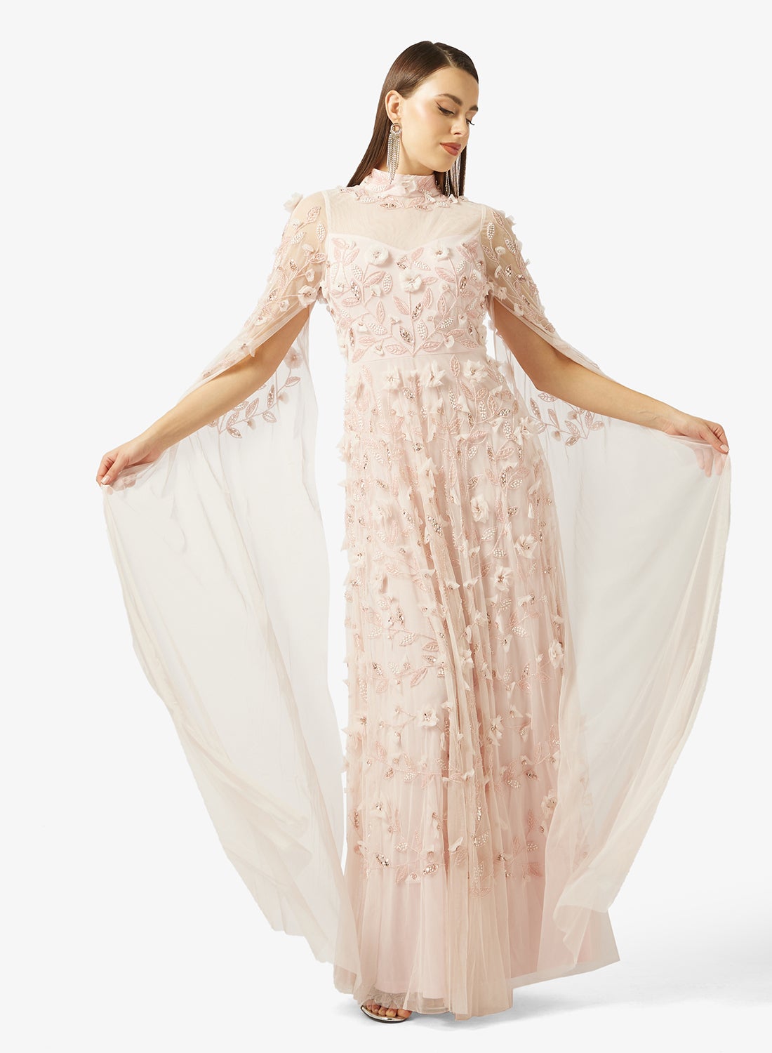 فستان سهرة مطرز بالزهور ثلاثية الأبعاد بأكمام كاب