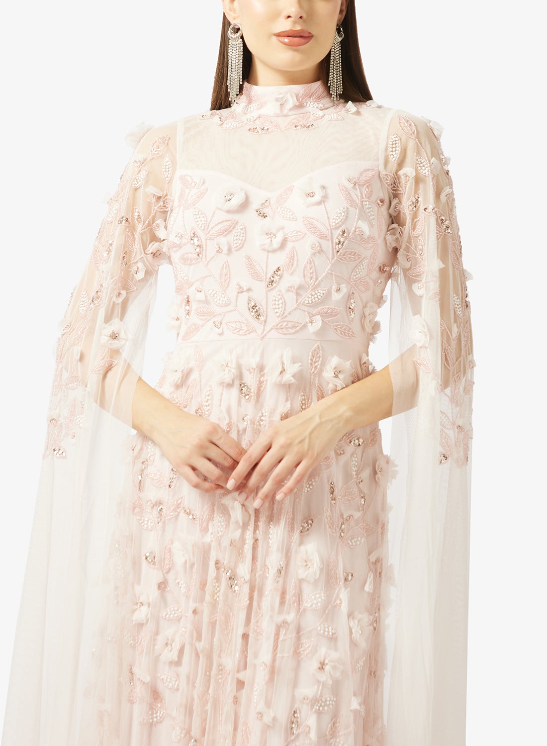 فستان سهرة مطرز بالزهور ثلاثية الأبعاد بأكمام كاب