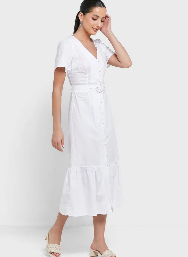 كويز فستان بياقة V