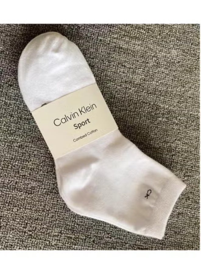 جوارب Calvin Klein الرياضية البيضاء 3 في 1