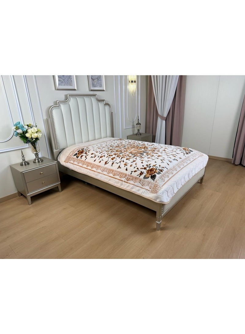 A heavy, velvety winter blanket for a double bed (4 kg), featuring classic, raised laser-etched patterns and distinctive modern motifs, with a soft texture.