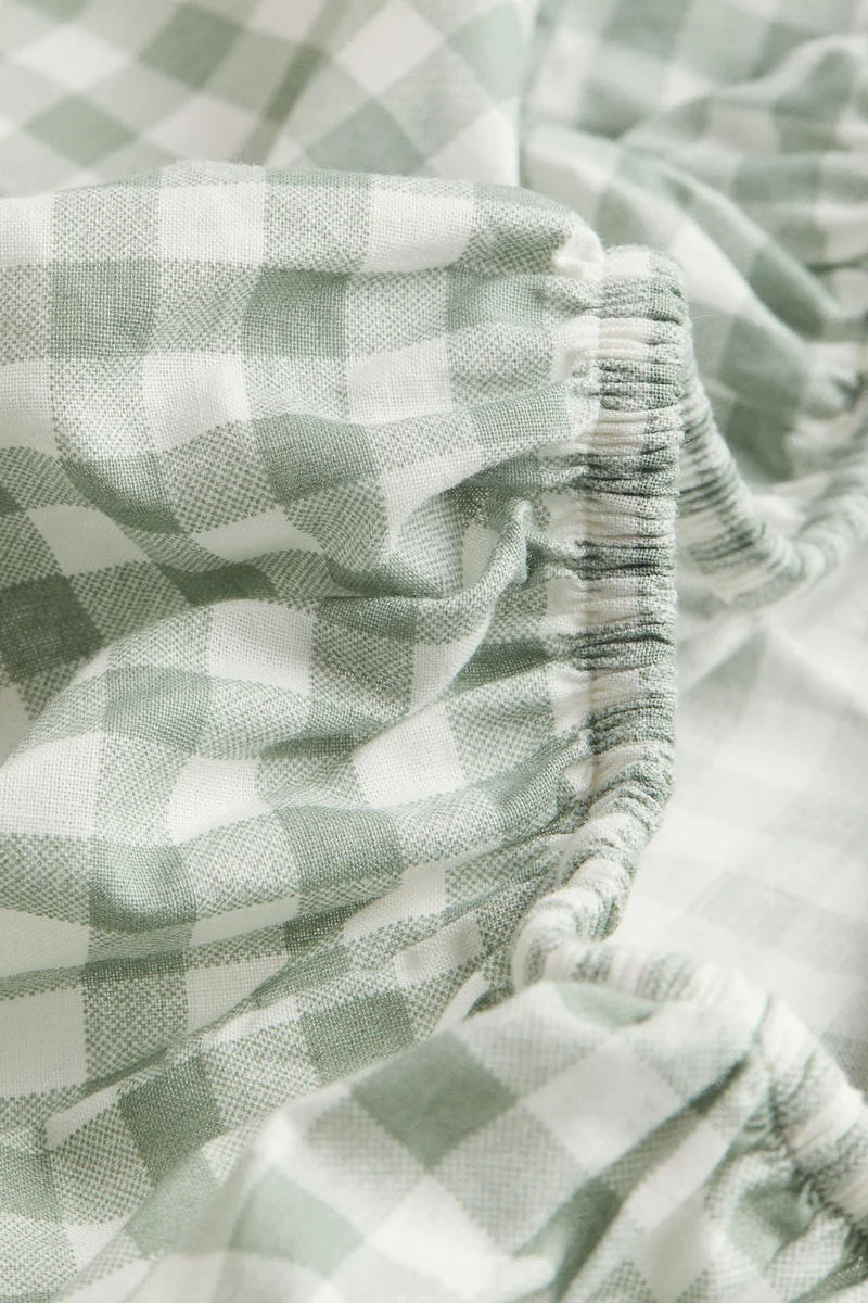 H&M Gingham-checked cot fitted sheet