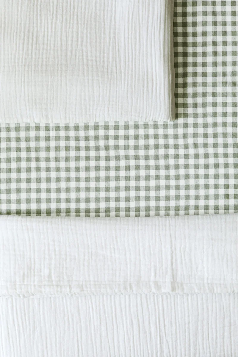 H&M Gingham-checked cot fitted sheet