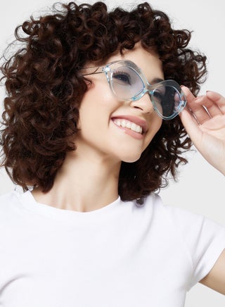 نظارة شمسية كبيرة الحجم