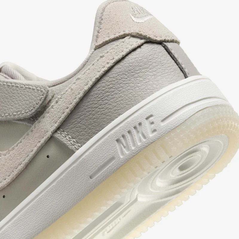 Nike Kids' Force 1 Low LV8 EasyOn Shoes