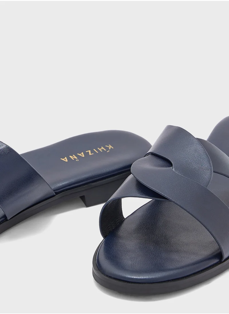 خزانة Interwoven Strap Flat Sandal