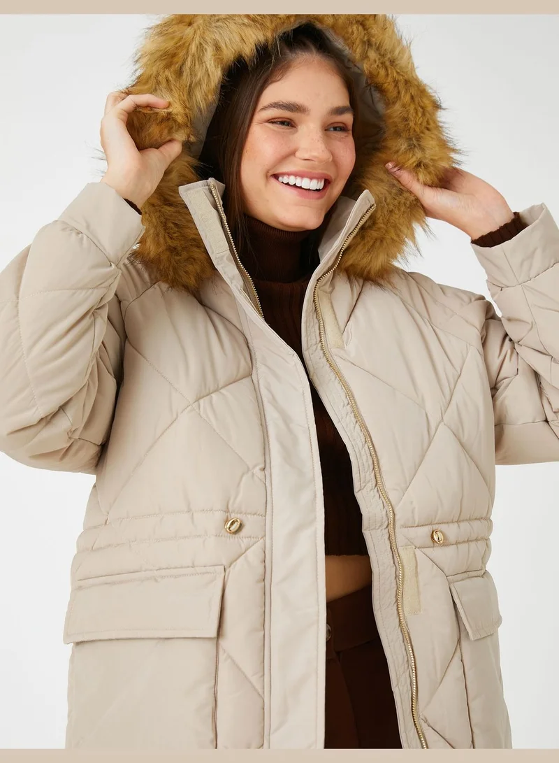 كوتون معطف مبطن بفرو صناعي مزين بجيوب وحزام خصر