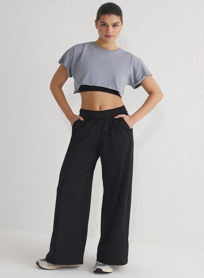 trendyol Black Diver/Scuba Fabric Pocket and Tied Sports Knitted Sweatpants  - Image 2