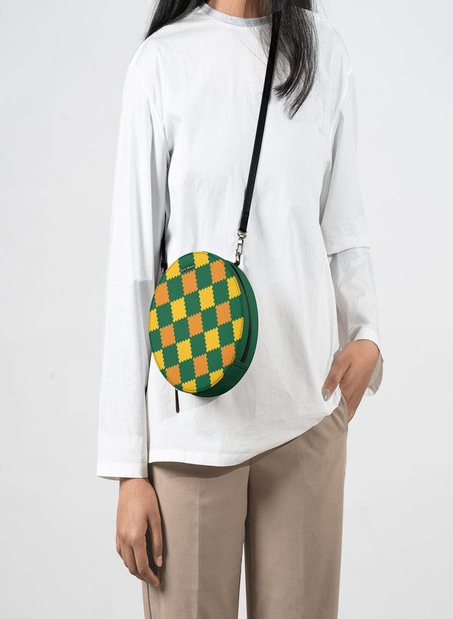 دايلي أوبجيكتز حقيبة كتف دائرية مطبوعة من ديلي أوبجكتس للنساء | حقيبة يد من الجلد النباتي بنقشة مربعات خضراء متعددة مع جيب داخلي منزلق | إغلاق بسحاب وحزام قابل للتعديل | مساحة تخزين للأغراض الأساسية - Image 3