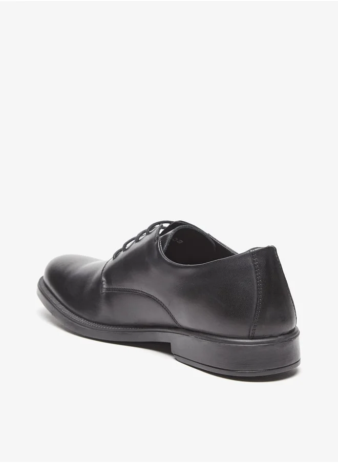 لو كونفورت Solid Derby Shoes with Lace-Up Closure