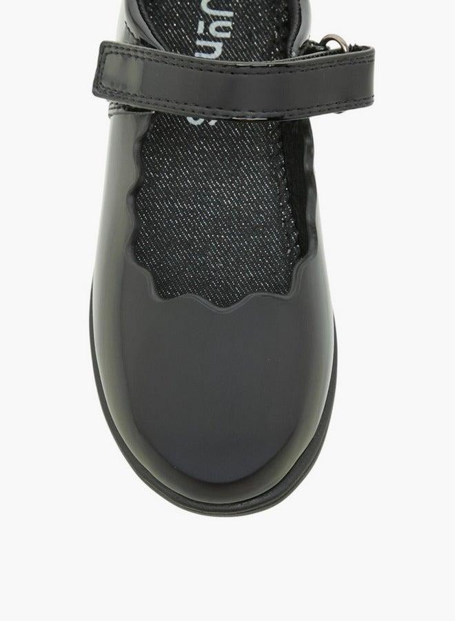 جونيورز حذاء مدرسي بناتي بتفاصيل مقوسة وإغلاق بشريط لاصق - Image 4