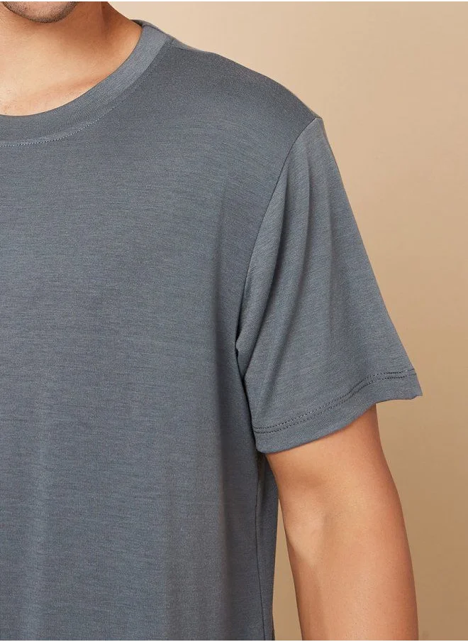 ستايلي Solid T-shirt and Checked Shorts Set