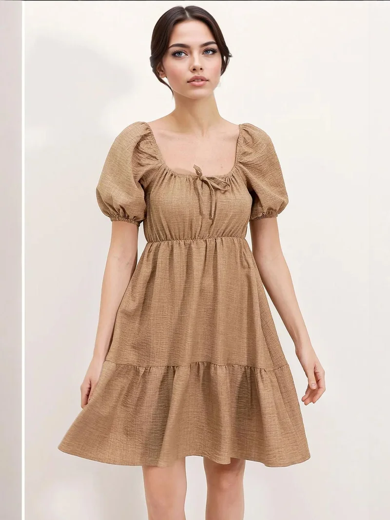 بيغ دارت فستان قصير بياقة مربعة على شكل حرف  مع فيونكة