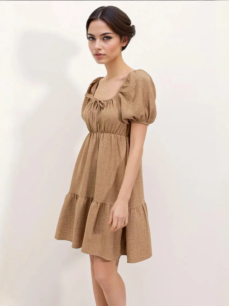 بيغ دارت فستان قصير بياقة مربعة على شكل حرف  مع فيونكة