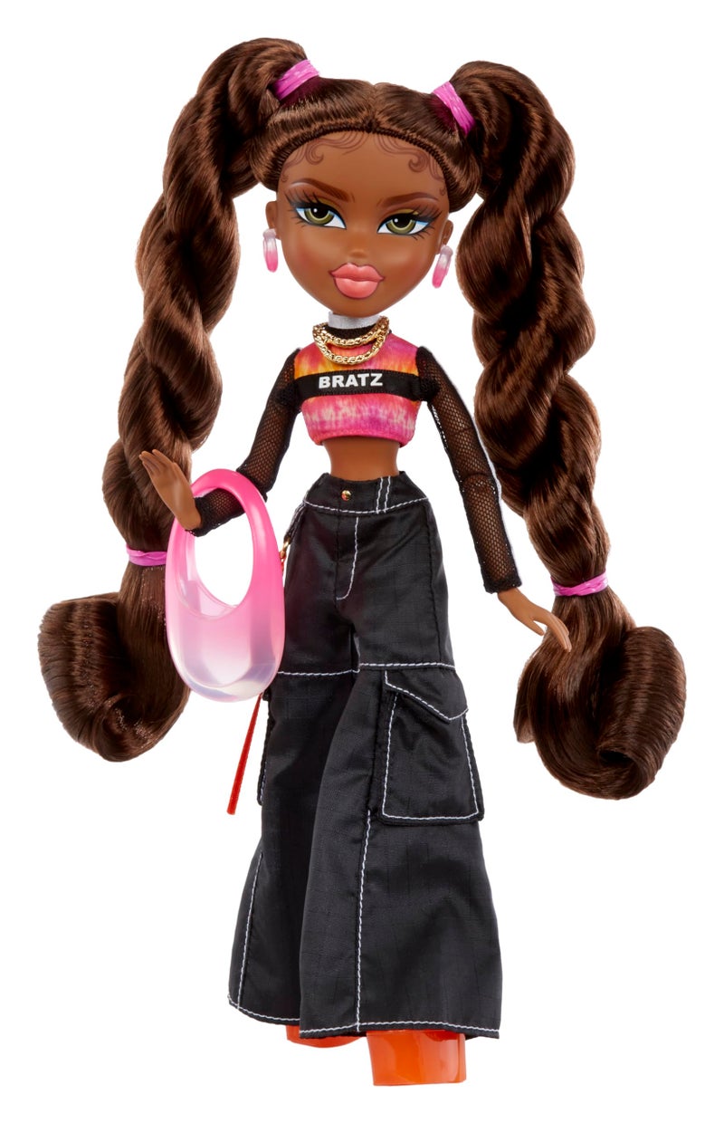BRATZ دمية براتز ساشا للأزياء مع 10 ملحقات وملصق - Image 4