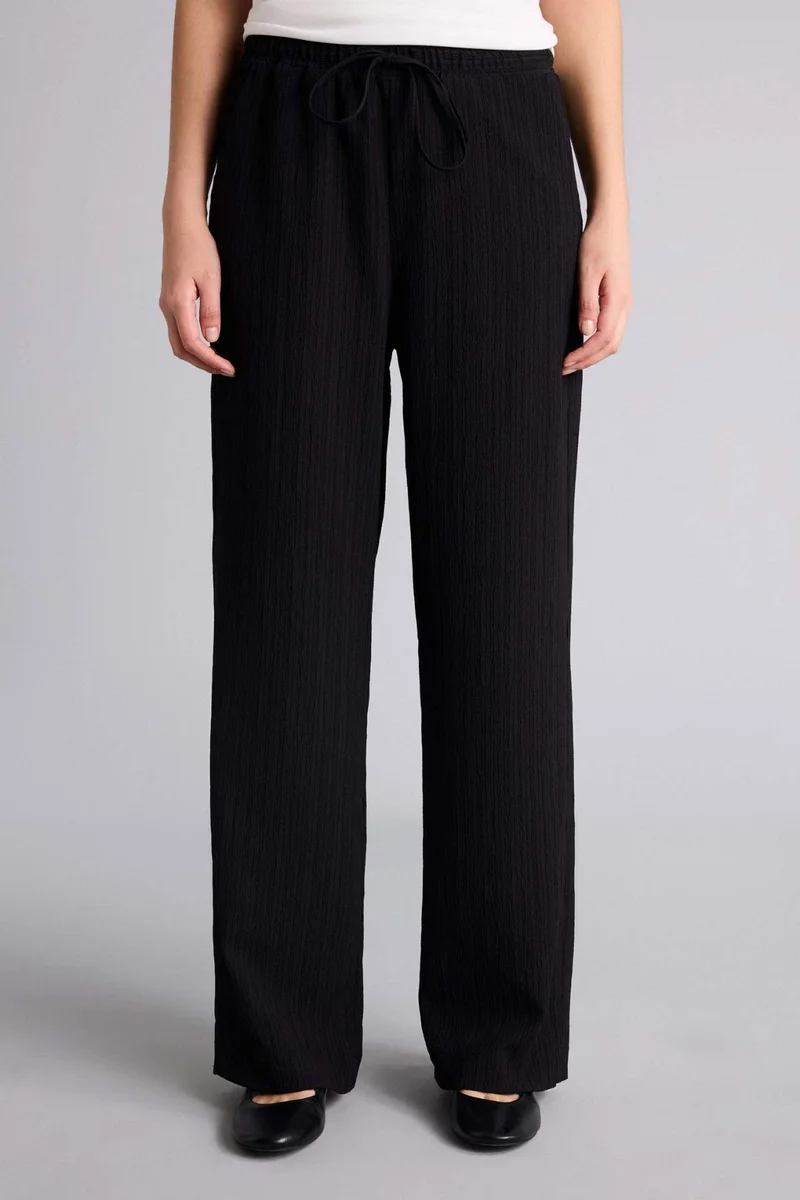 ديفاكتو Regular Fit Straight Leg Waffle Textured Trousers