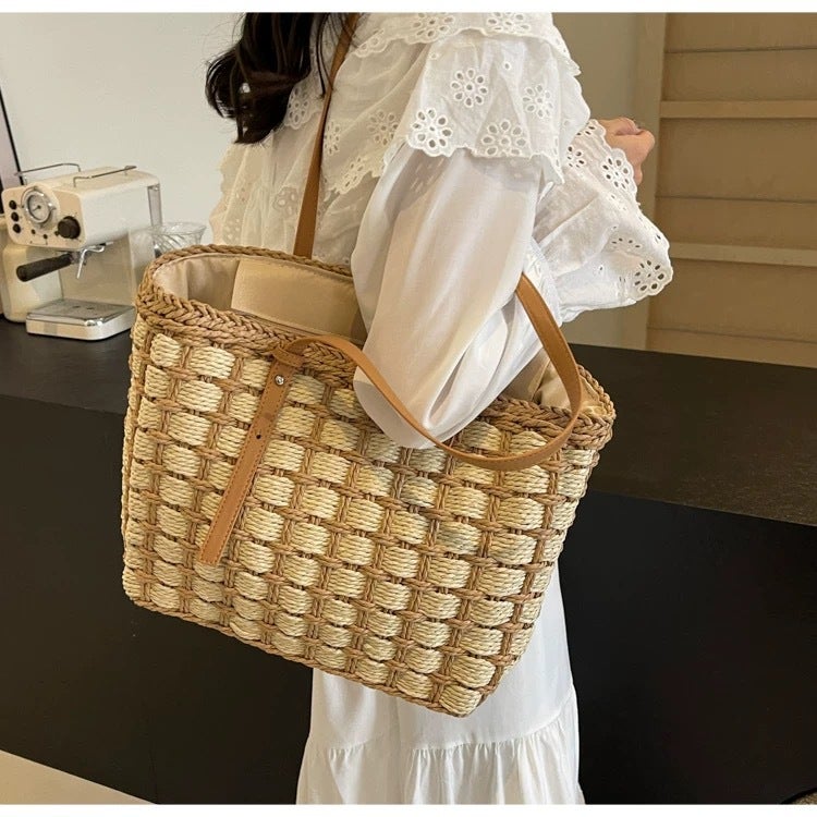 Hand-Woven Color-Blocked Straw Bag – Large Capacity Shoulder Tote for Women - Image 3