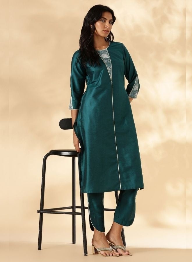 Abhishti Round neck Kurta Pant set with Brocade Patch Detail - Image 1