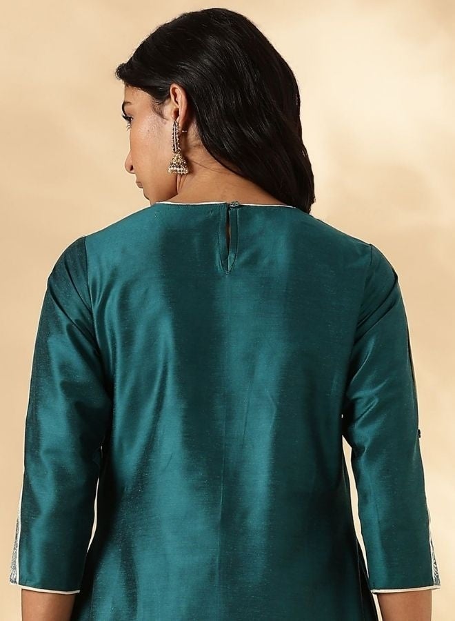 Abhishti Round neck Kurta Pant set with Brocade Patch Detail - Image 5