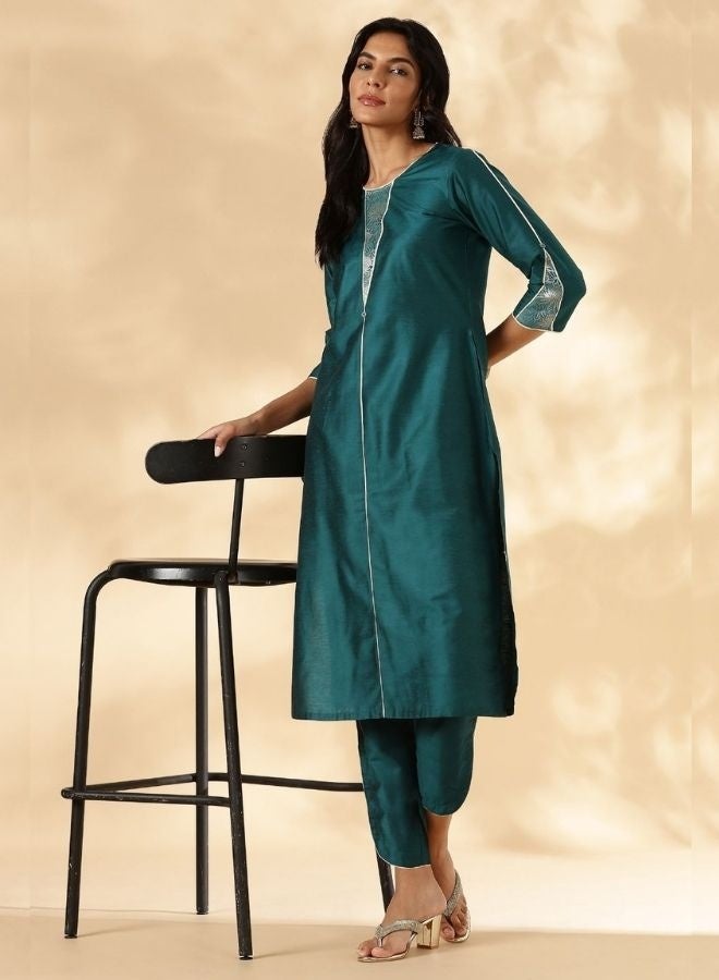 Abhishti Round neck Kurta Pant set with Brocade Patch Detail - Image 4