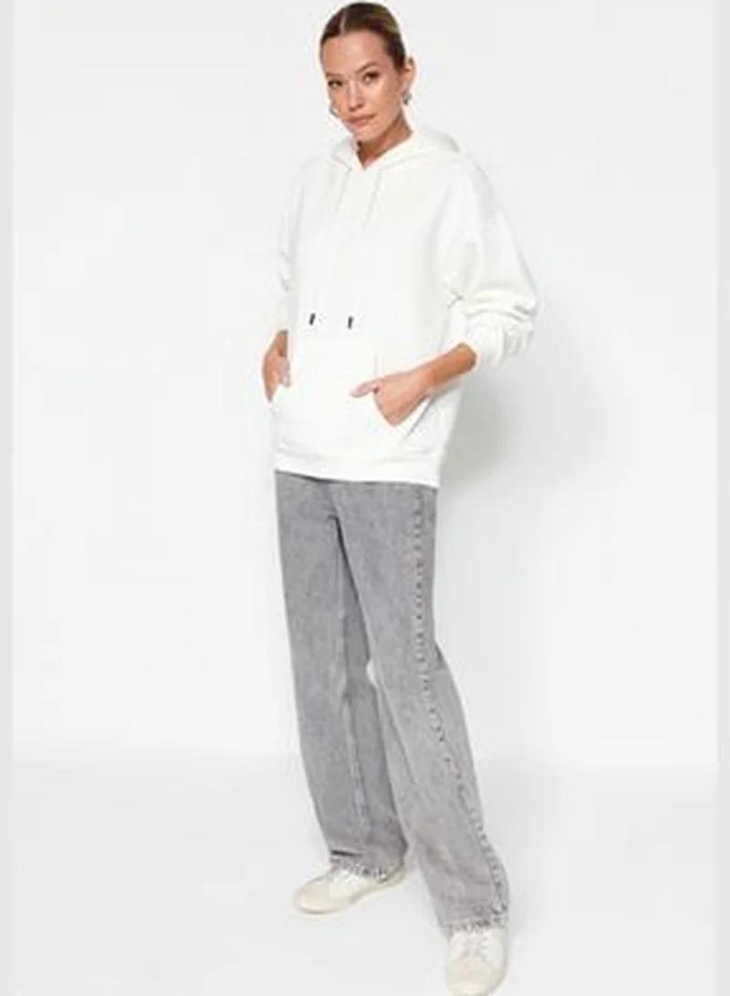 trendyol Thick Ecru, Fleece Inside Oversized/Wide Fit with a Hooded Basic Knitted Sweatshirt TWOAW24SW00103.