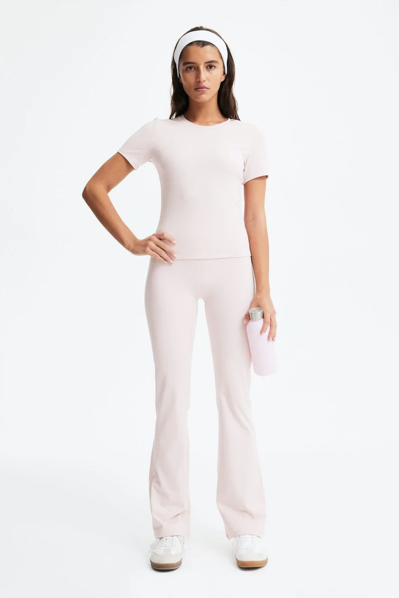 اتش اند ام تي-شيرت رياضي من نسيج سوفت موف