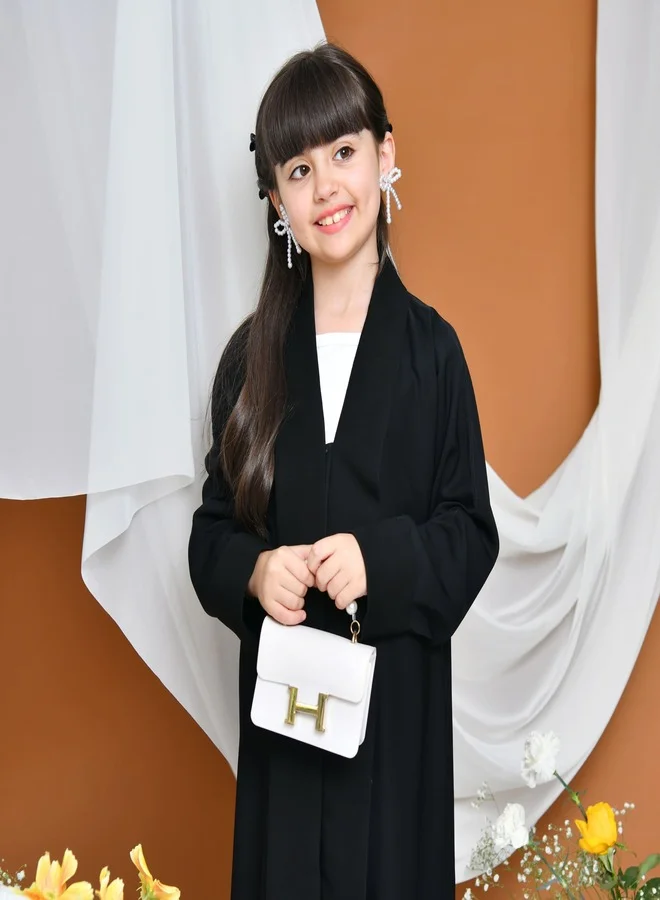 HAWRAA ABAYA Reema Abaya | A closed longitudinal collar with snaps and fixed double sleeves