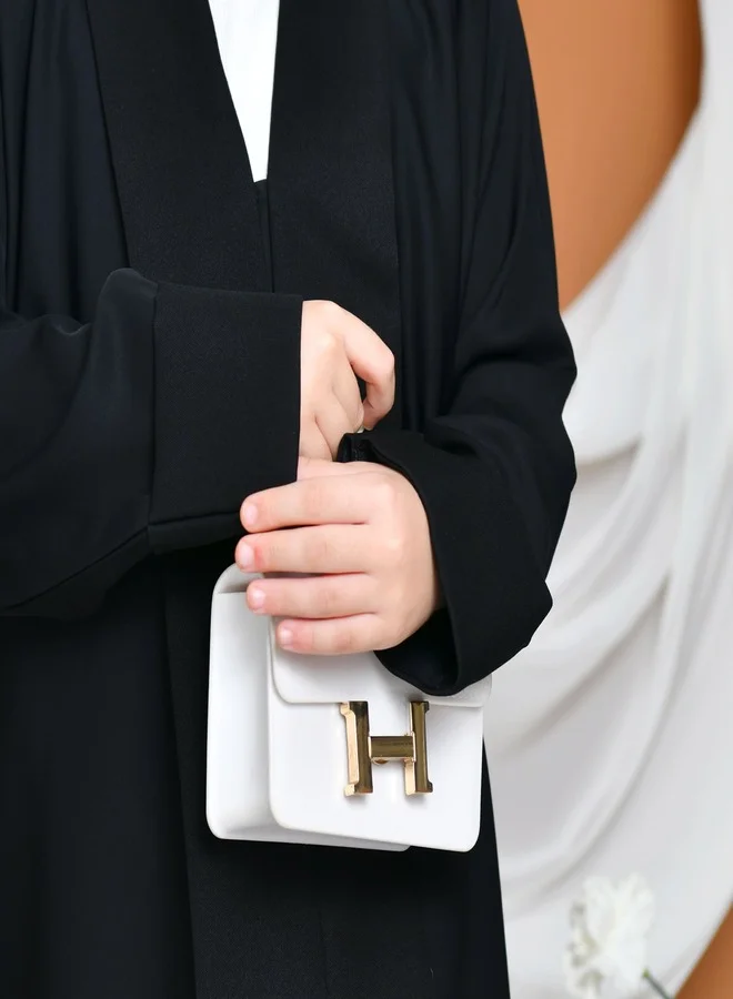 HAWRAA ABAYA Reema Abaya | A closed longitudinal collar with snaps and fixed double sleeves