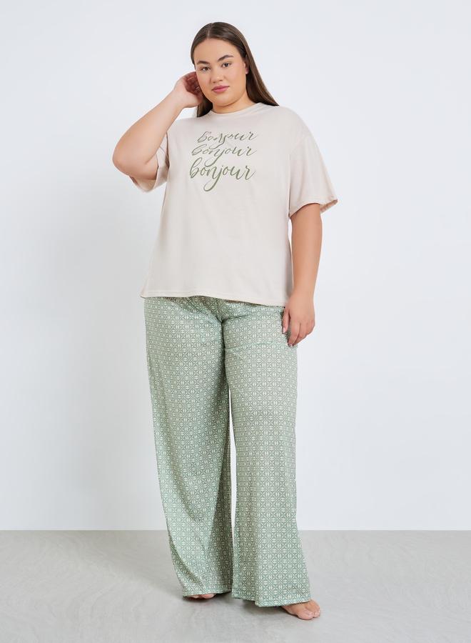 ستايلي طقم بيجاما بمقاس كبير من بنطال وتيشيرت بأكتاف منخفضة - Image 1