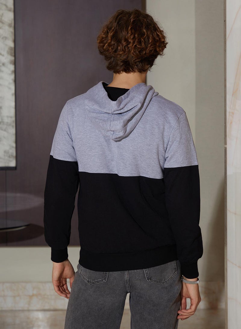 Campus Sutra Men's Cloud Grey & Obsidian Black Block Pullover Hoodie  - Image 5