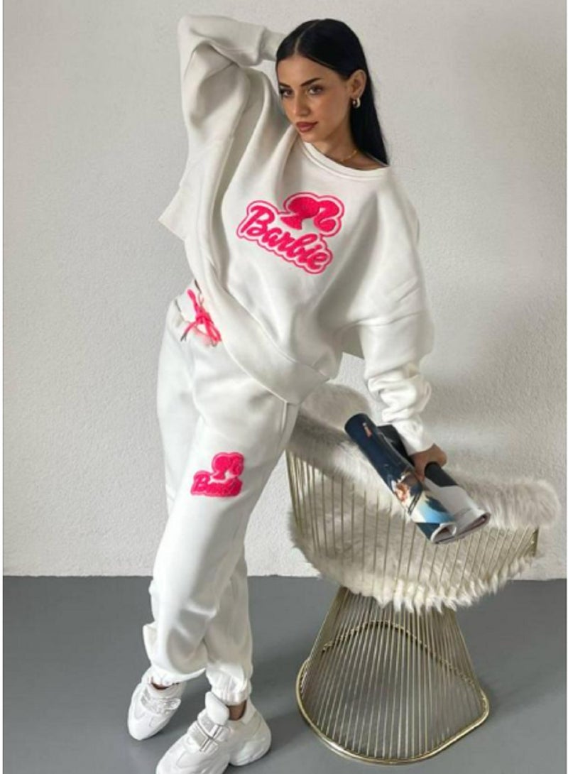 MANIKAN A Trendy two-piece sport set in soft beige with striking a relaxed-fit sweatshirt with a stylish  - Image 2