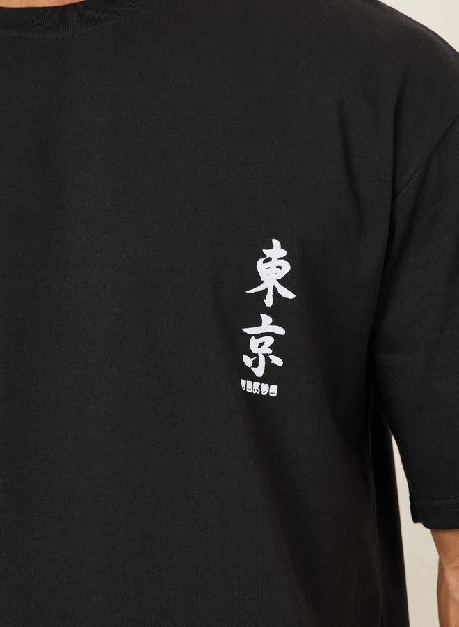 ستايلي تيشيرت بطباعة جرافيك مقاس كبير - Image 4