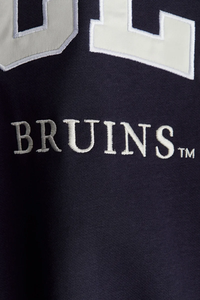 اتش اند ام سويت شيرت مزين برسمة