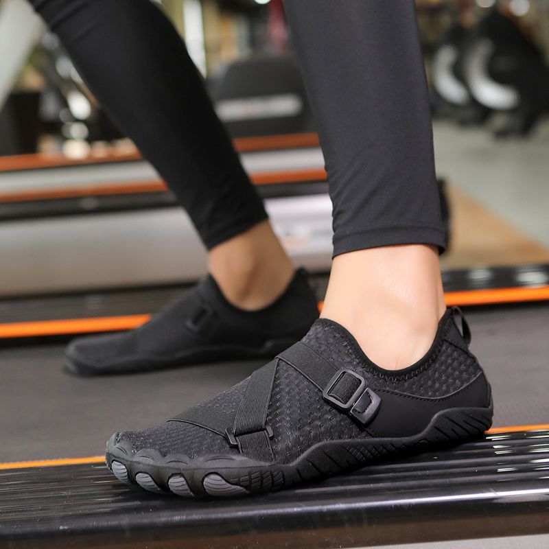 Soft-soled indoor fitness shoes for men and women non-slip yoga squat running rope skipping shoes shock absorption swimming trail shoes 101-black ultra-light shock-absorbing non-slip soft bottom 