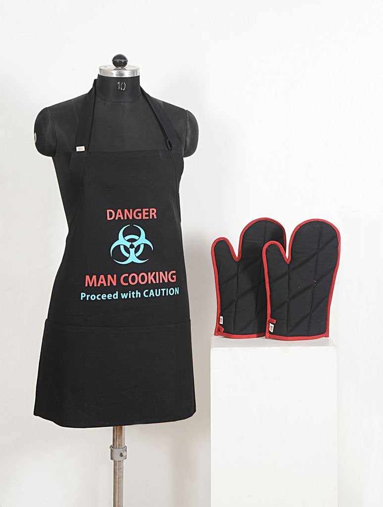 Swayam Cotton Multipurpose Apron with 3 Pockets + 2 Gloves | Stylish and Durable | Perfect for Hotel, Cafe, Restaurant, and Home Kitchen -Black - Image 5